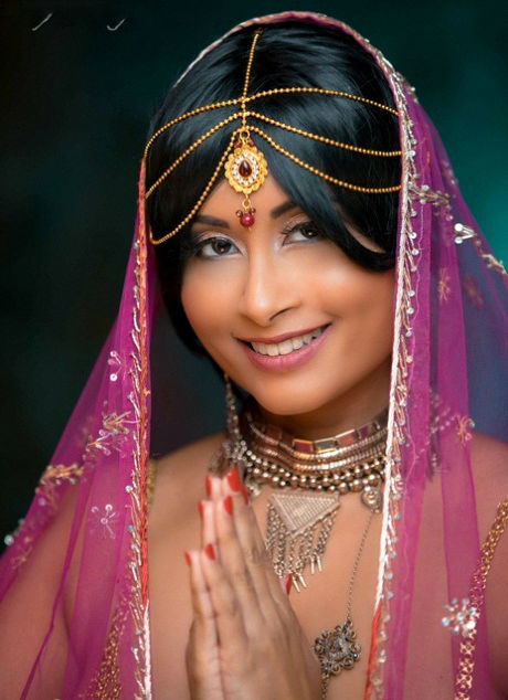 Indie Casting, Desperate Amateurs – hot and sexy Indian enjoys big dick