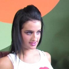Squirting Sexual Deviant MaxineX Wets Lesbian Hottie Hollie!
