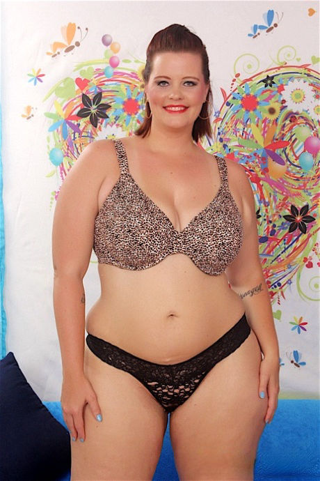 Hard Pummeling Makes Amanda Foxxx Fat Ass Dance Like Wild