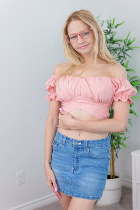 Hot Blonde MILF Jenna Fireworks Blows and Fucks Mall Cop