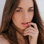 Kristen Scott and Tali Dova are aching to get to each other