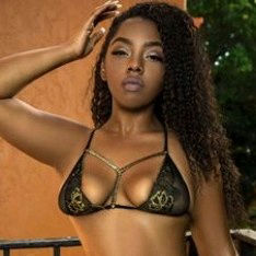 Curvy coed Layla Finesse uses a dildo on her ebony pussy