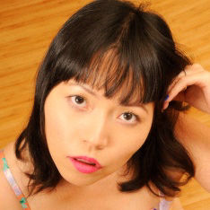 Exotic hottie Yuka Ozaki lifts her short skirt to get laid