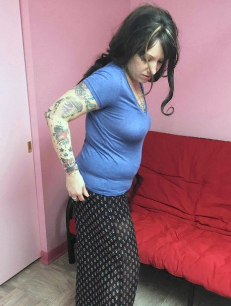 Chubby housewife Lexxi Meyers is blowing a lucky geek
