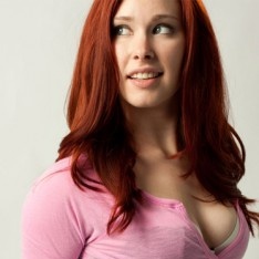 Gorgeous redhead bombshell goes down on her HOT blonde GF