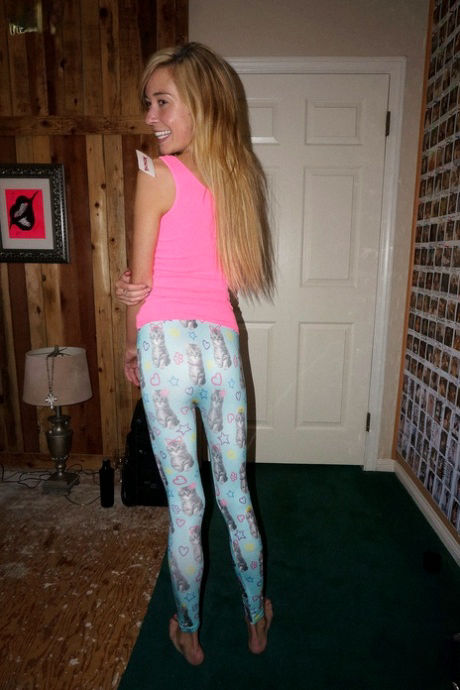 Slender Little Kylie loves to go down on pink pussy