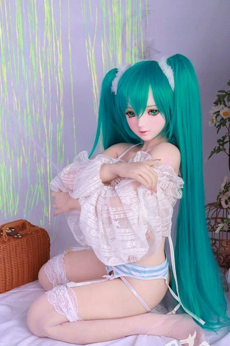Horny Hatsune Miku gets a white load in her pussy
